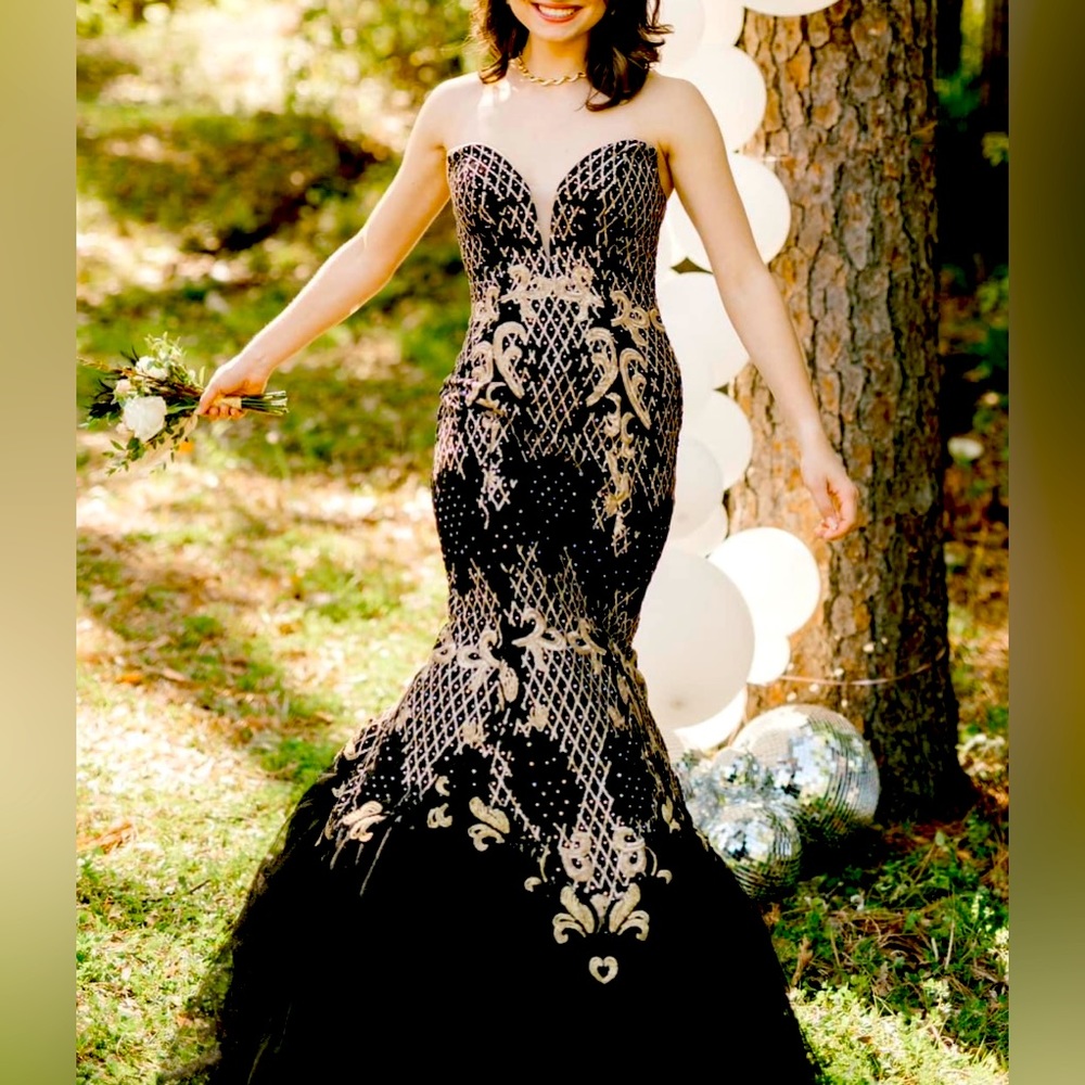Jonathan Kayne Size 4 formal gown.